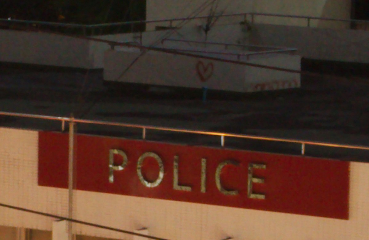 Denoised image of rooftop and police sign in AfterShot Pro 3